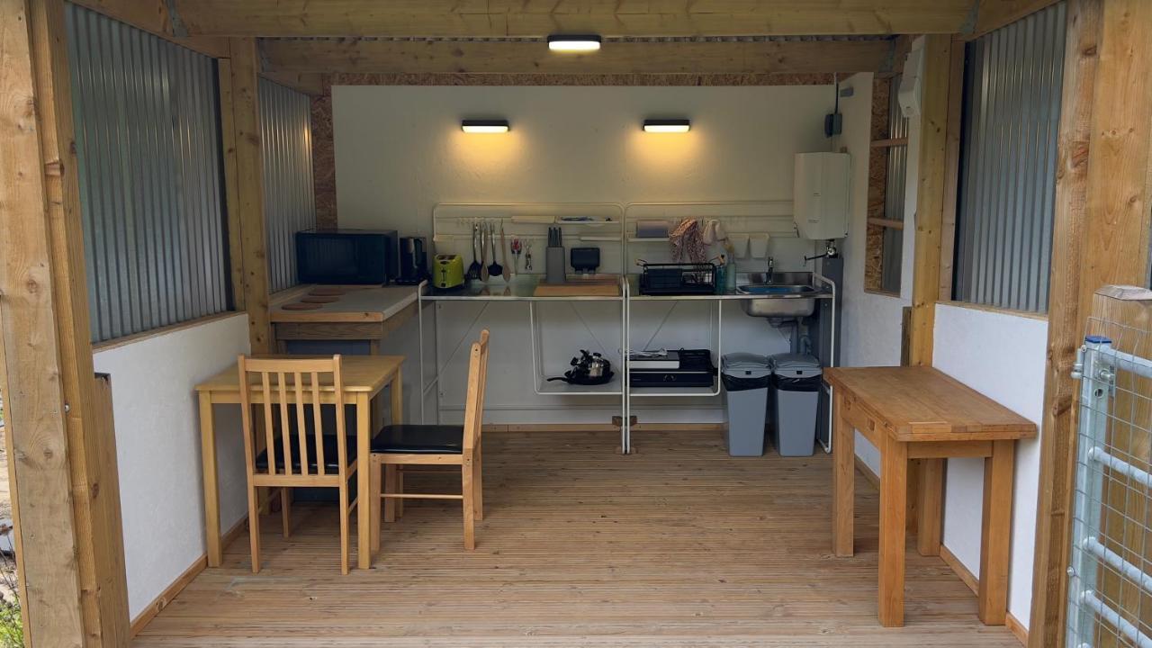 Shepherds Hut At Cedar Gables Lamberhurst Exterior foto